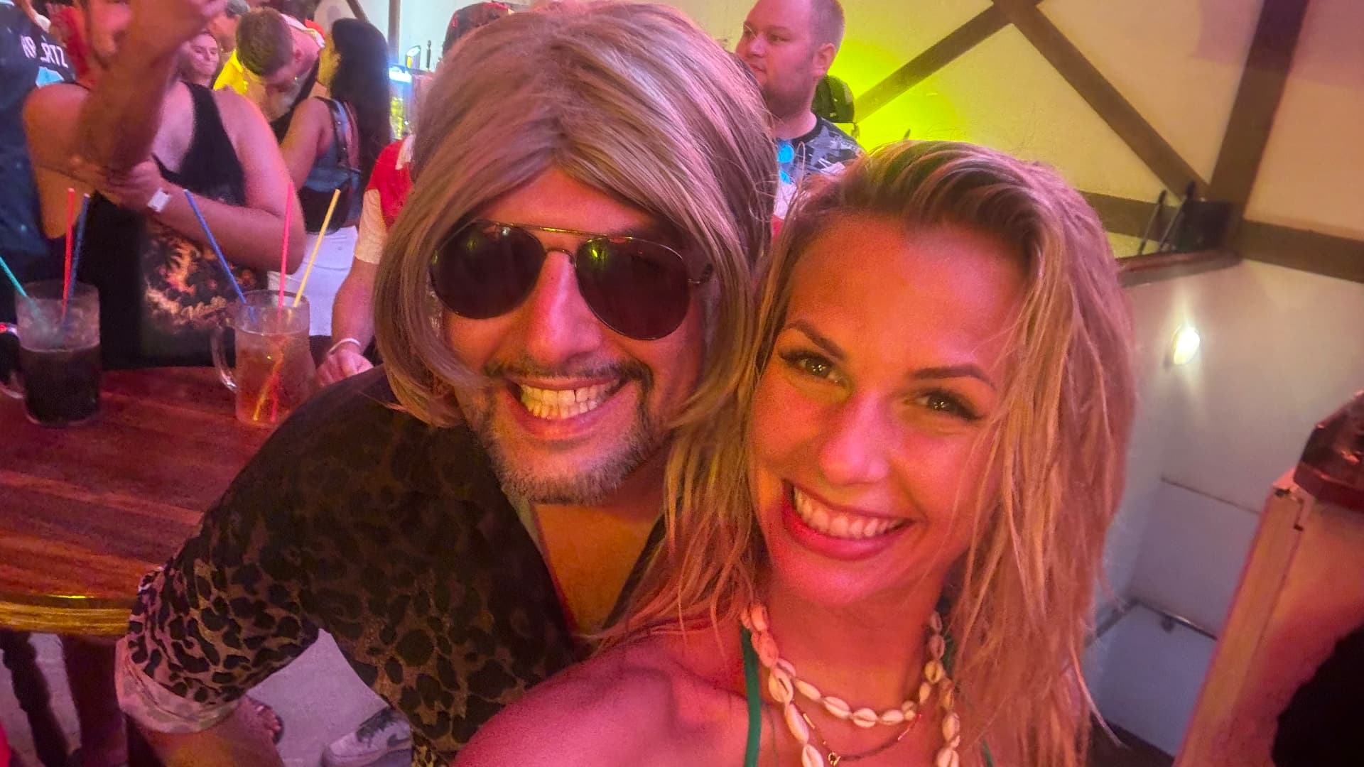 Leo Cabrio mit Carolina am Ballermann